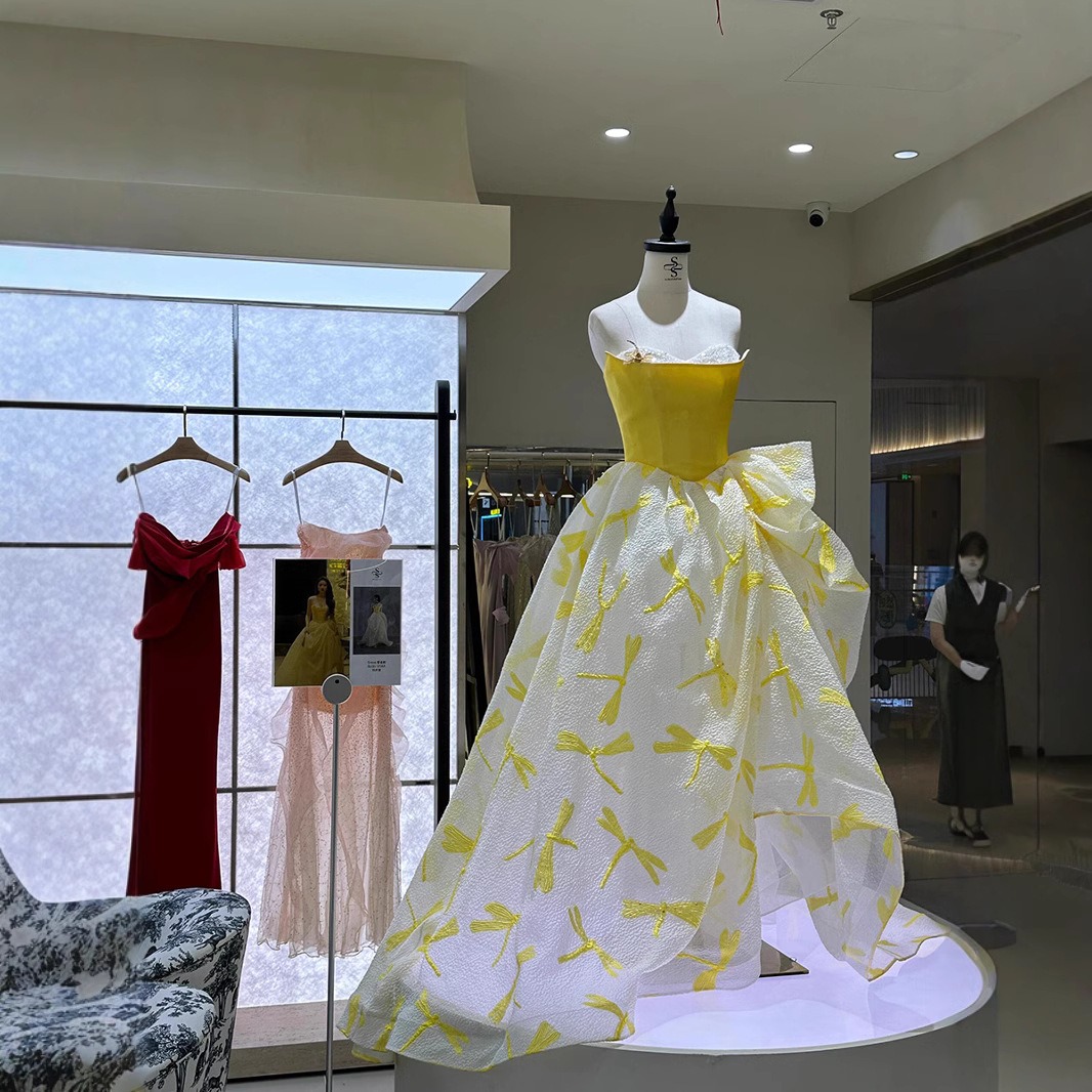 فساتين أنيقة صفراء من الساتان  - مراجعة Embroidery Yellow Dress وسعره